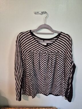 Anthropologie Black and White Diagonal Stripe V-Neck Long Sleeve Top